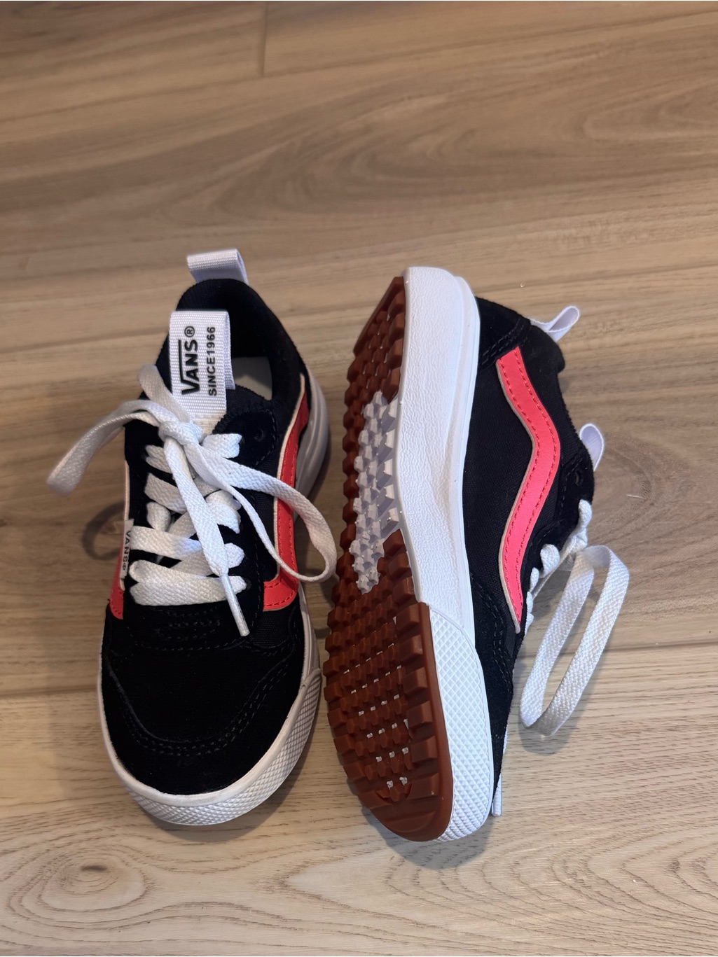 Vans Kids Black Sneakers With Pink Side Stripe